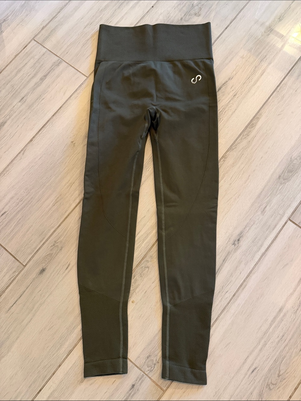 High-Rise Olive Green Women’s Leggings with Subtle S Logo